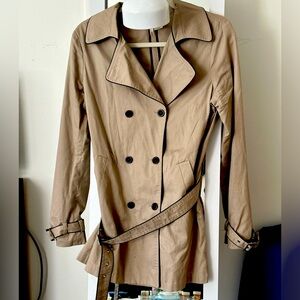 Cherish trench coat. Side med